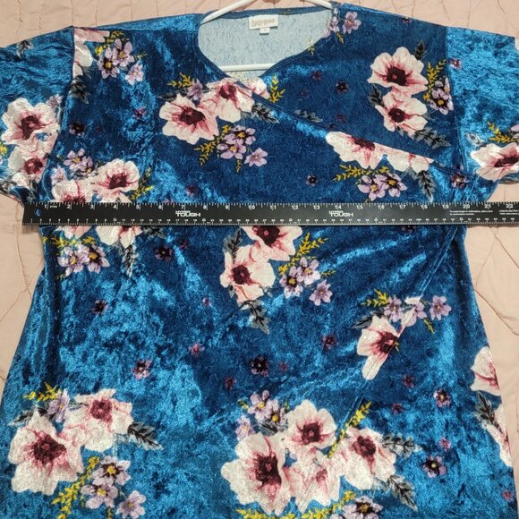 LulaRoe Women's Small Floral Velvety Shirley Kimono. Great Condition. - Picture 4 of 10